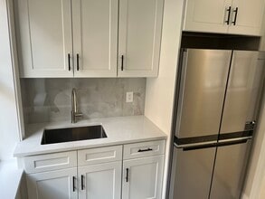 Building Photo - 4048 Hampton St