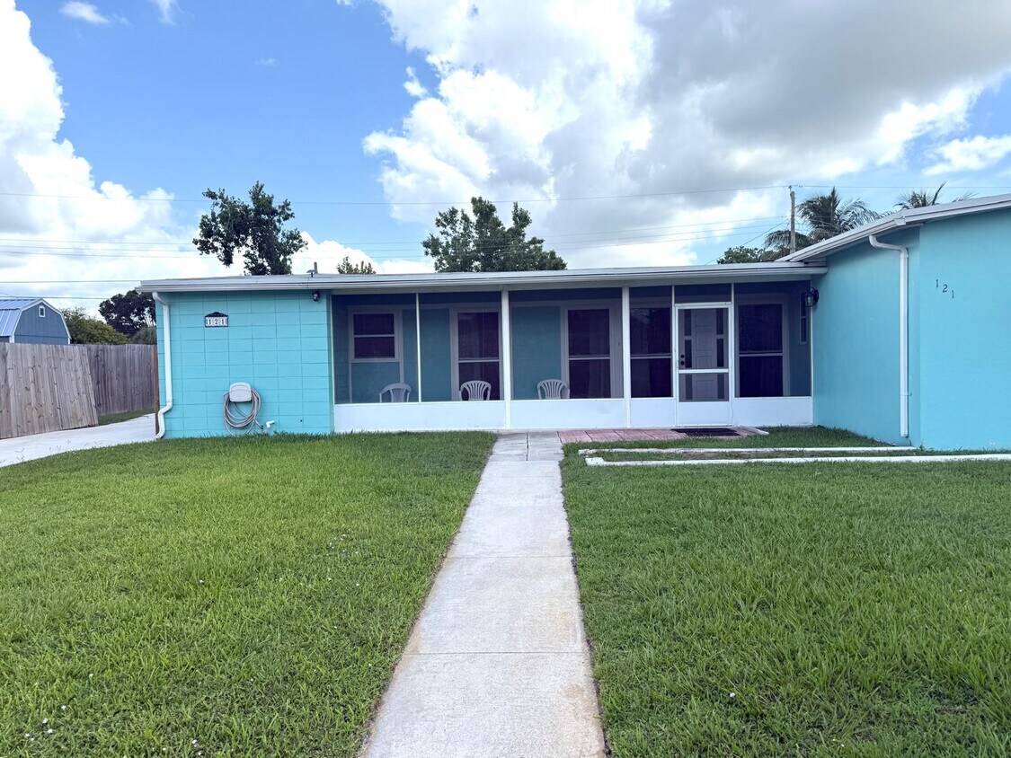 Primary Photo - 121 S Naranja Ave