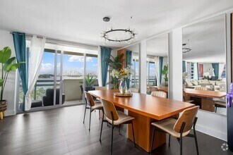 Building Photo - 1500 Bay Dr