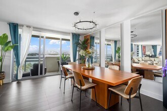 Building Photo - 1500 Bay Dr