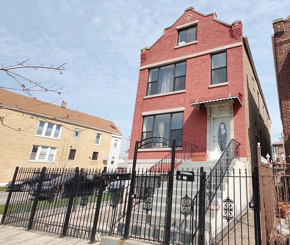 Foto principal - 4201 S Albany Ave