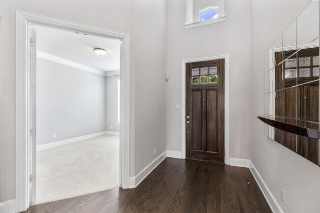 Building Photo - 1304 Damsel Caitlyn Dr