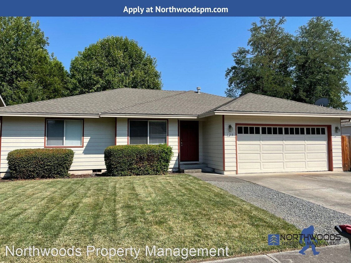 3 br, 2 bath House 129 Brandon St House Rental in Central Point, OR