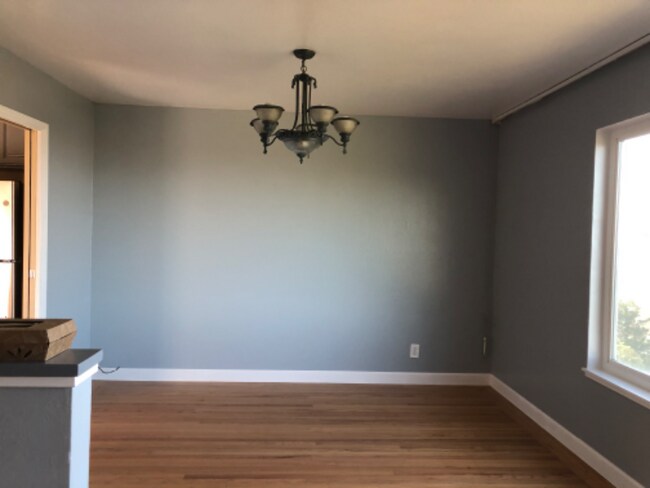 Building Photo - 250 Alta Vista Way
