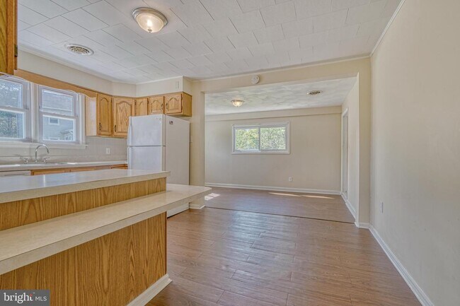 Building Photo - 7638 Harmans Rd