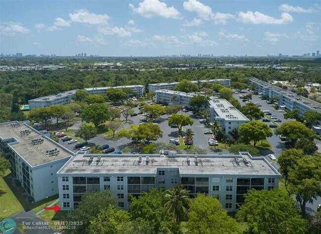 Foto del edificio - 113 Royal Pk Dr