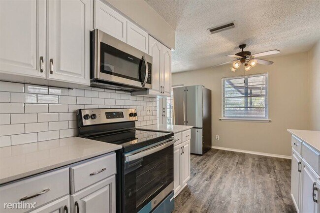 Building Photo - 3 br, 2 bath House - 810 East Heath Street...