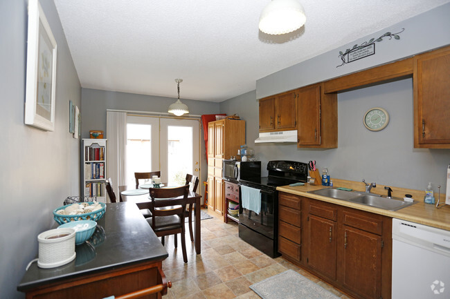 1HAB, 1BA - Cocina - Raintree Village Apartments