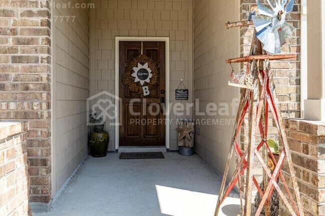 Building Photo - 804 Shrike Ln