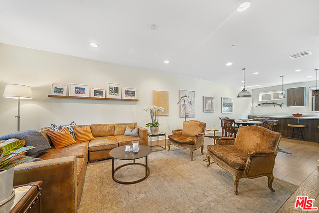 Primary Photo - 646 N Gramercy Pl