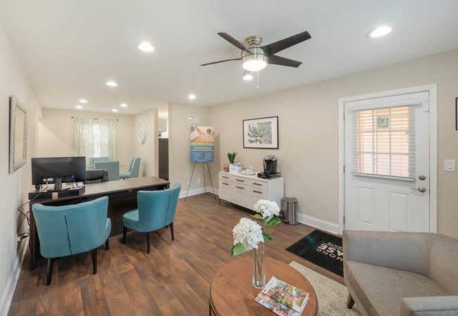 Leasing Office Onsite - Redmond Chase