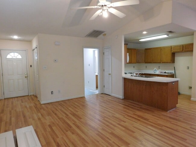 Building Photo - 210 Tobiano Dr