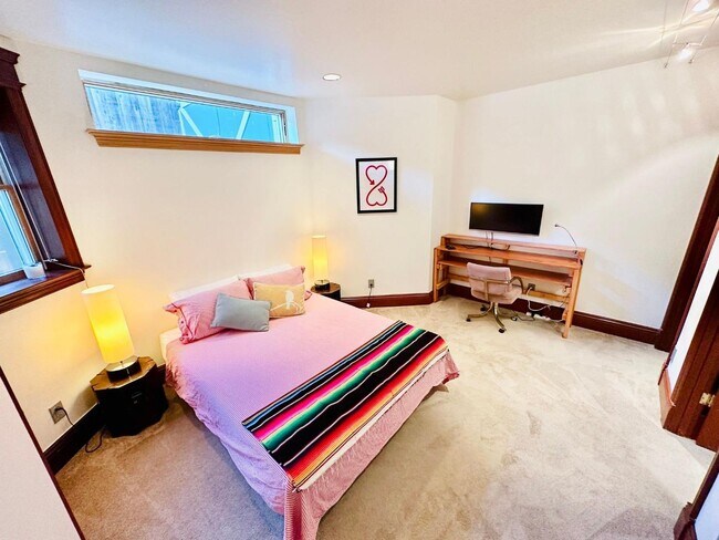 Foto del edificio - 1059 Madison St