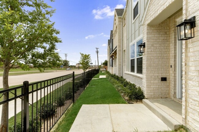 Building Photo - Easy Living in North Richland Hills