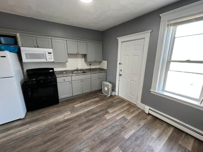 Building Photo - 252 Aspinwall Ave