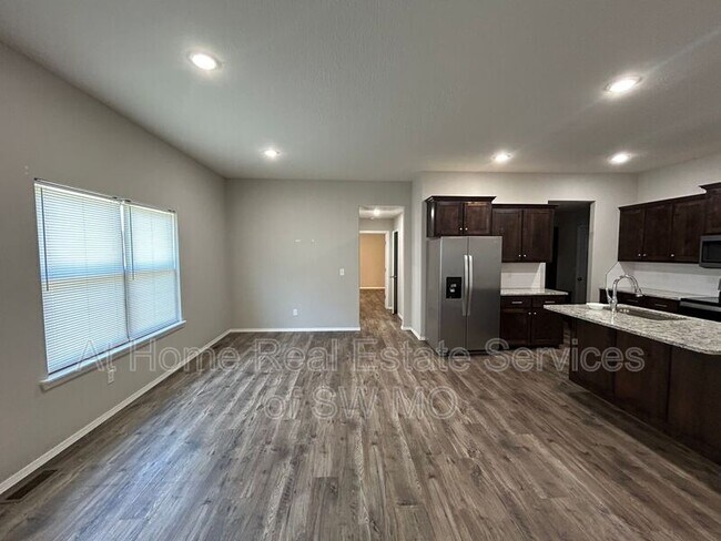 Foto del edificio - 211 E Rosalie St