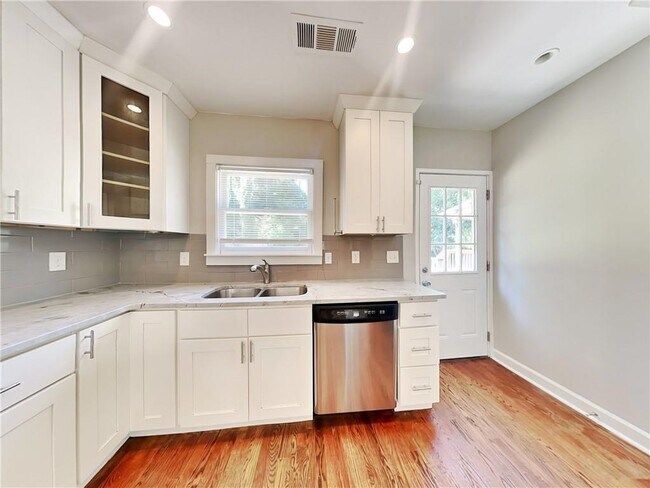 Foto del edificio - 967 Lindbergh Drive NE