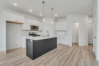Building Photo - 4650 Alder Dr