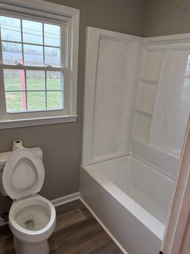 Building Photo - Don't Miss This One!