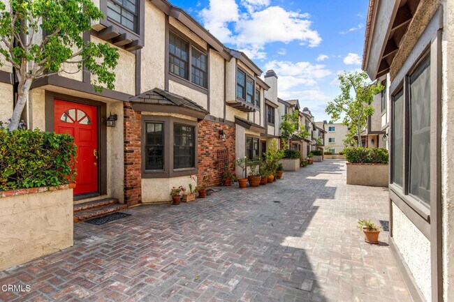 Frente del condominio - 11940 Weddington St