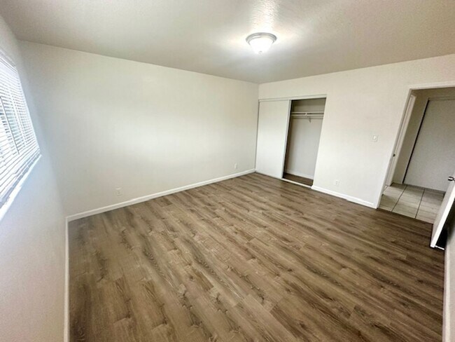 Foto del edificio - 3060 Logan St