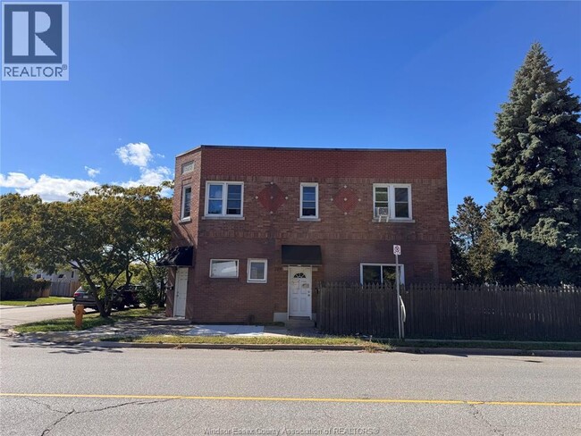 Building Photo - 1597 Drouillard Rd