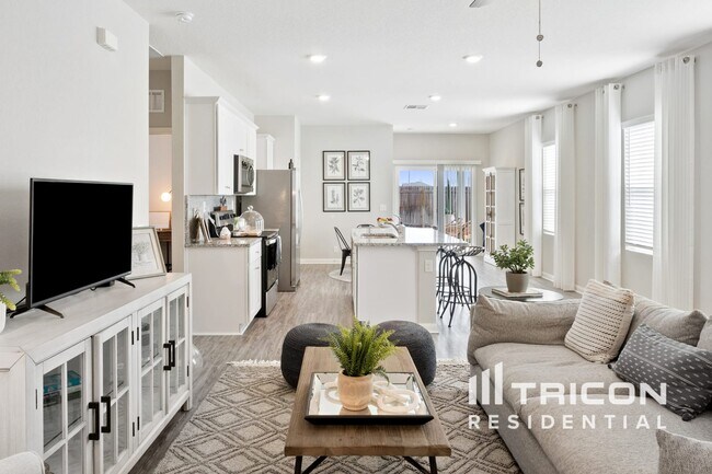 Foto del edificio - 14310 Palm Ridge
