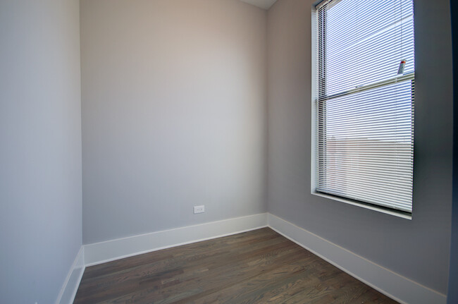Building Photo - 1720 W 21st St