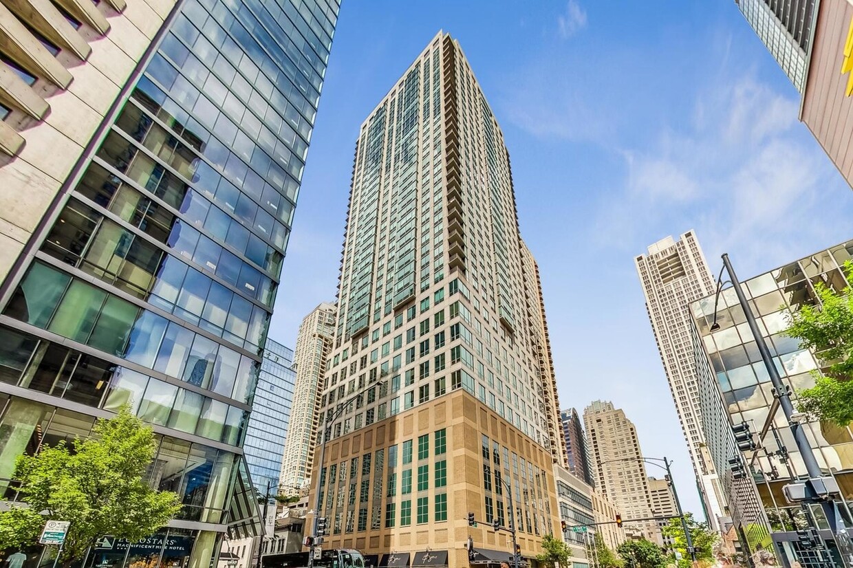 Foto principal - 2 E Erie St