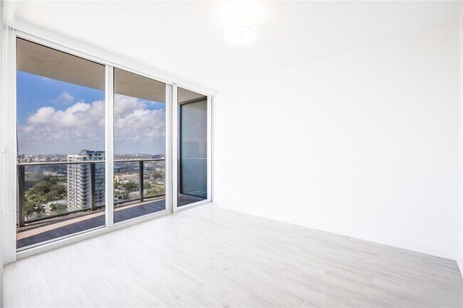 Foto del edificio - 488 NE 18th St