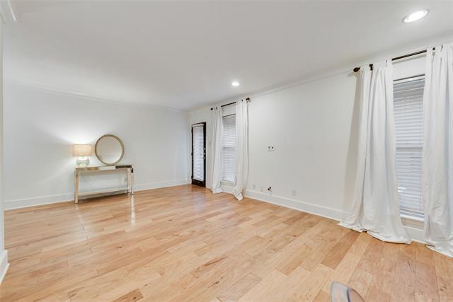 Foto del edificio - 7732 Meadow Rd