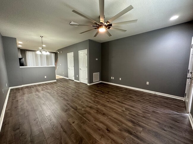 Foto del edificio - Adorable Townhome in Prime Location!