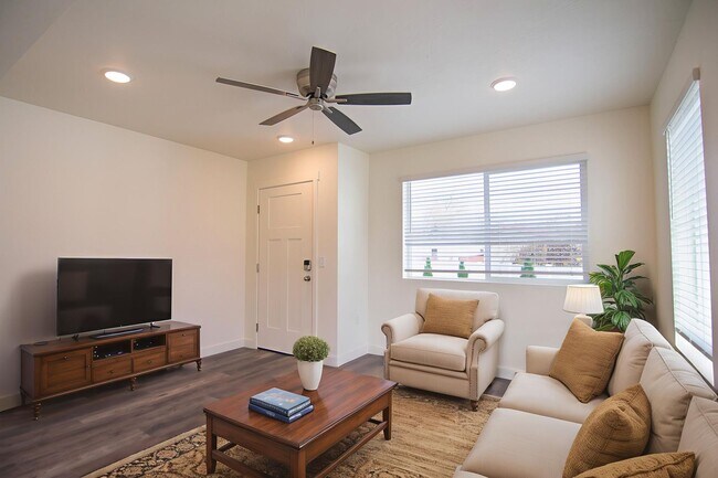 Building Photo - *Villas at the Pointe in Ogden