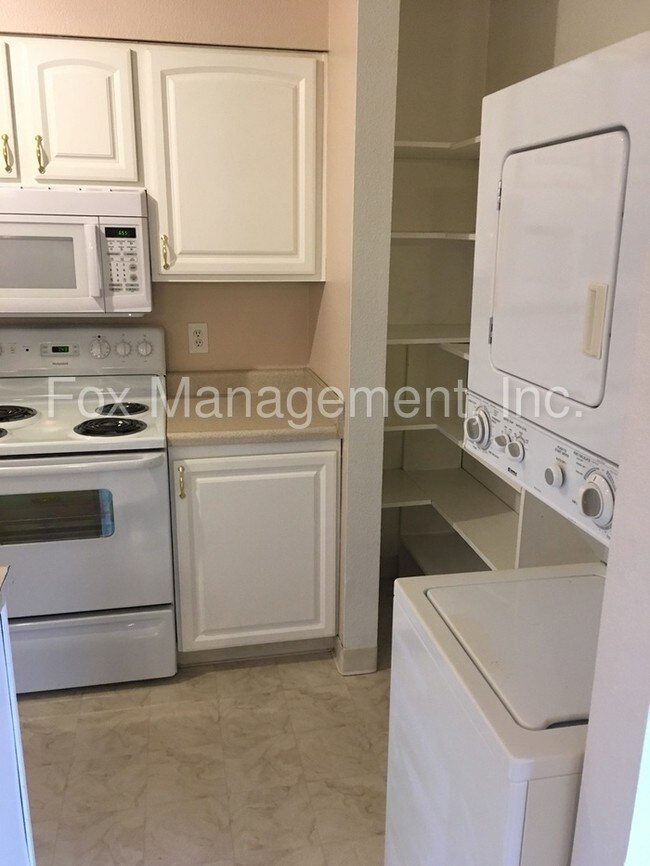 Building Photo - 1430 NE Paropa Ct
