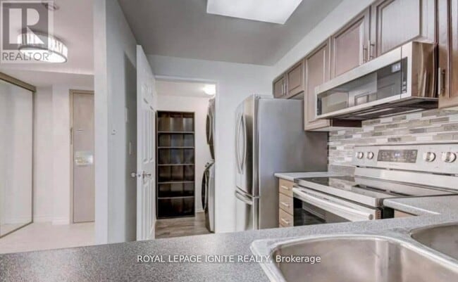 Photo du bâtiment - 3231 Eglinton Ave E