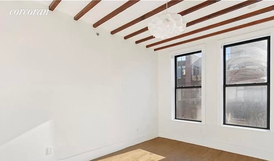 Primary Photo - 225 15th St