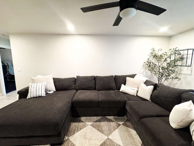 Building Photo - "Newly Renovated 3-Bed, 2-Bath Condo in Yuma!"