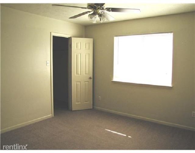 Building Photo - 3 br, 2 bath Duplex - 2401 Brittain Ct