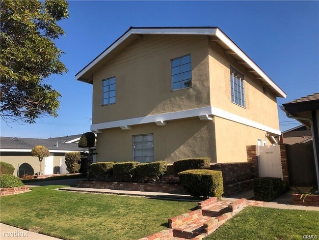 Building Photo - 4 br, 2.5 bath House - 12752 Olive St