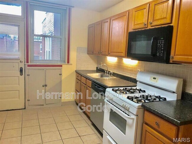 Foto del edificio - 3918 Flad Ave