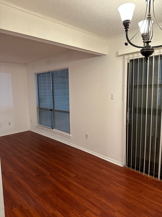Building Photo - 5653 Encino Cv