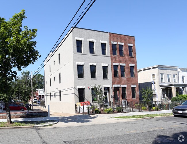Building Photo - 1159 Oates St NE