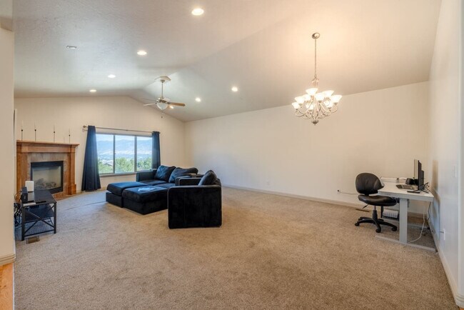Foto del edificio - 210 Edgewood Cir