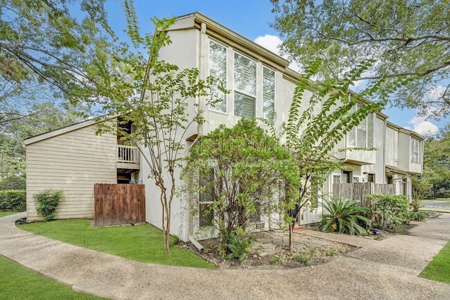 Foto del edificio - 2100 Tanglewilde St