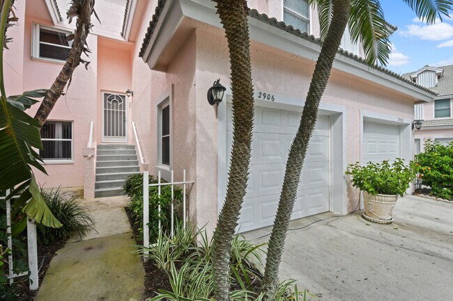 Foto del edificio - 2906 Fairway Dr N