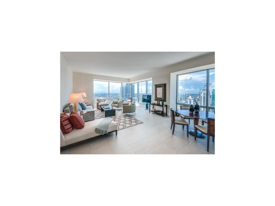 Primary Photo - 1425 Brickell Ave