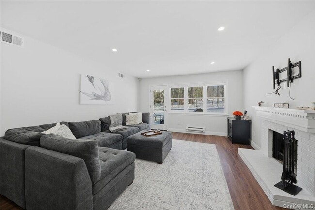 Building Photo - 180 Heritage Hills