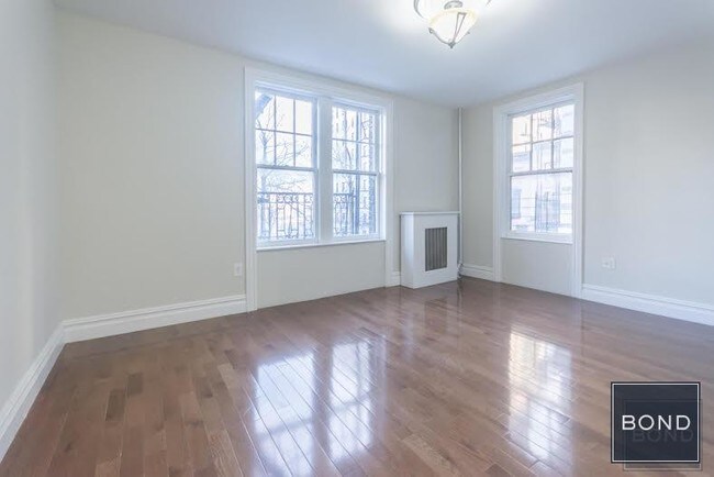 Building Photo - 425 W 160th St