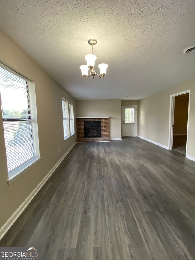 Building Photo - 105 Howell Way