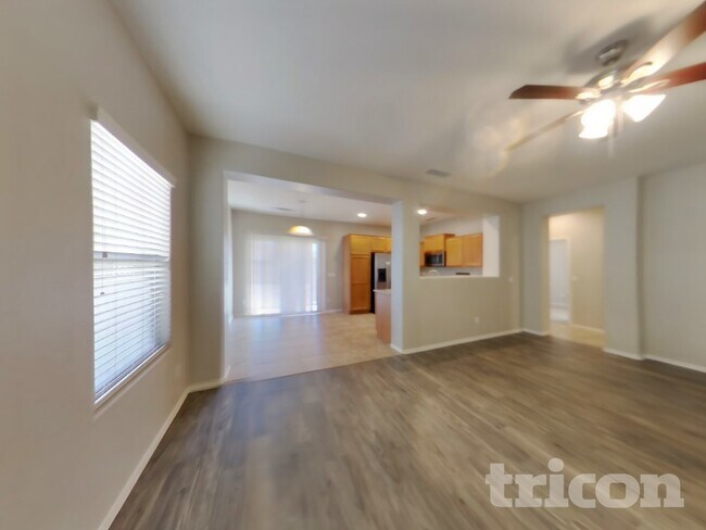 Foto del edificio - 374 E Yellow Wood Ave